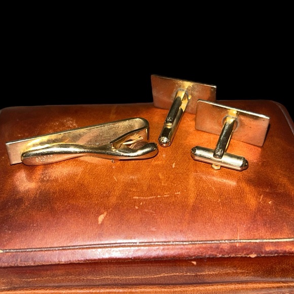 Vintage Monogramed Gold Tone Cuff Links and Tie Clip - Picture 2 of 3